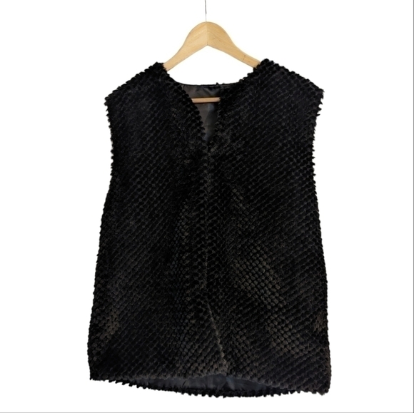Woman's Black Faux Fur/Plush Vest- One Size - Picture 1 of 8